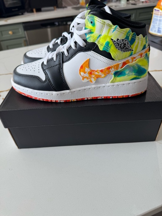 Jordan Other - *RARE* Air Jordan 1 Mid - Size 6Y